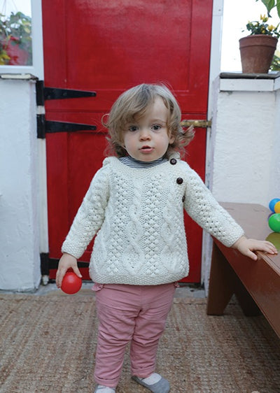 extra soft. Handknit kids aran seater. Trellis stitch on main body and arms. blackberry stitch on 2 side panels. cable stitch featured . hoodie .colour natural.