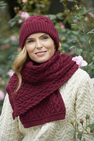 Extra soft scarf .colour natural. unisex. lattice stitch on centre panel . Cable stitch runs along outer sides and diamond stich runs along the side if the lattice stitch. Soft warm and breathable. Hat to match available. colour fuchsia pink.Lattice cable scarf.